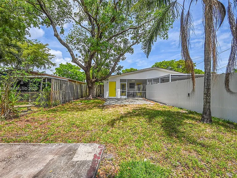 808 SW 12th Ct #808 — Photo 34