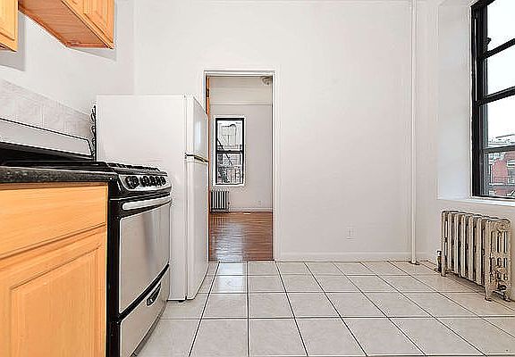 4th image of 144 Orchard St APT 4B