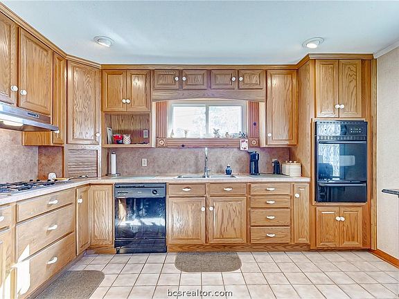 4th image of 803 Tanglewood Dr
