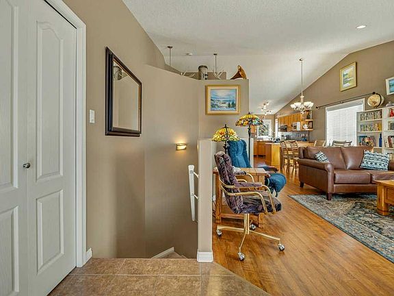 3rd image of 27 Rivermill Lndg W