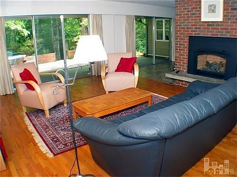 2nd image of 4644 Mockingbird Ln