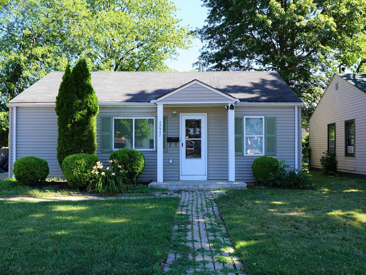 22947 Hoffman St, Saint Clair Shores, MI 48082 Zillow