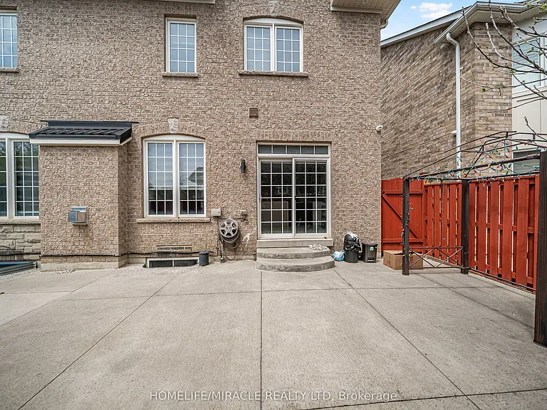 9 Berryfield Way — Photo 5