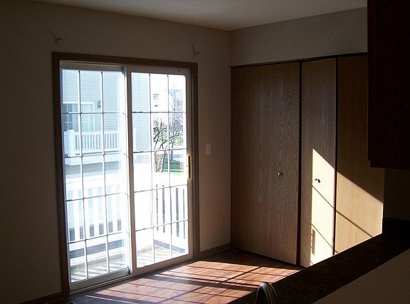 3rd image of 182 Holiday Ln #28-2