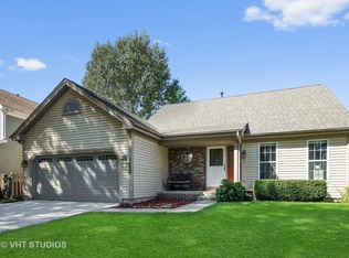 1072 Clover Hill Ln, Elgin, IL 60120