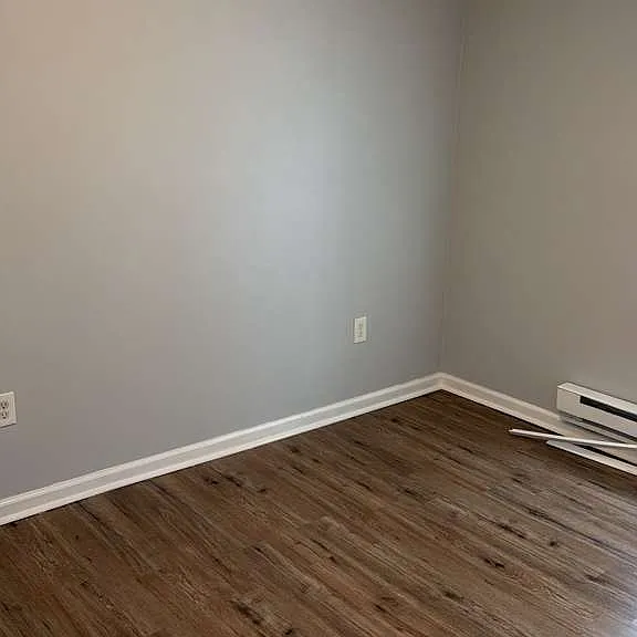233 W Diamond St — Photo 5