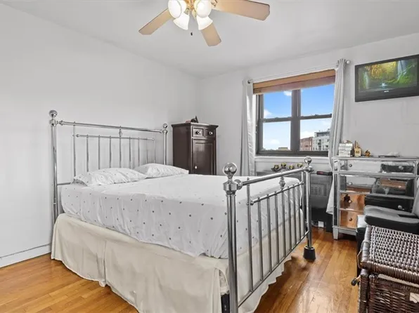 2615 Avenue O image 2 of 9