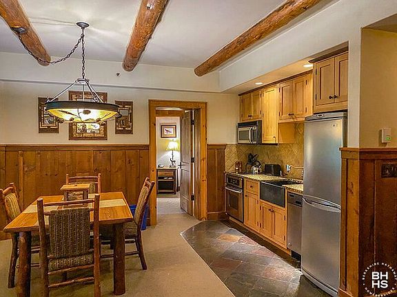 5th image of 7 Whiteface Inn Ln #127