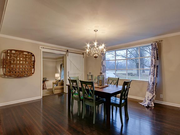 3rd image of 571 Rosehill Dr