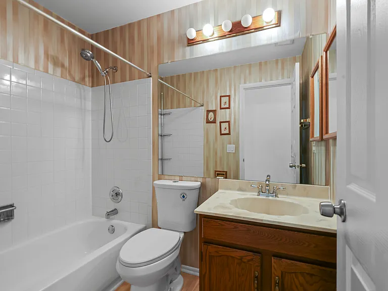 607 Eastview Ct #Z2 — Photo 33