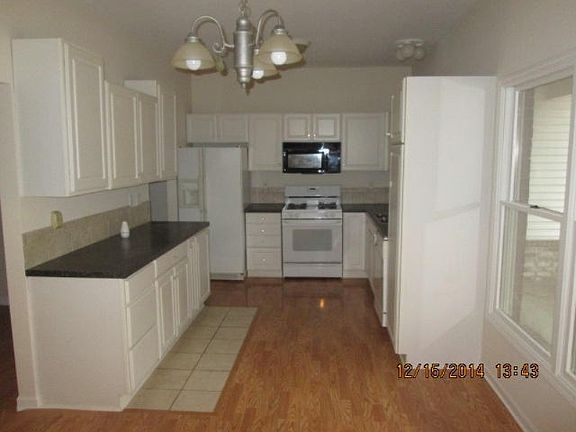 4th image of 9375 Towering Oaks Dr