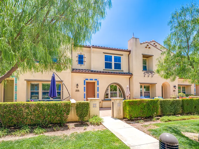 2533 Almeria Ln — Photo 27