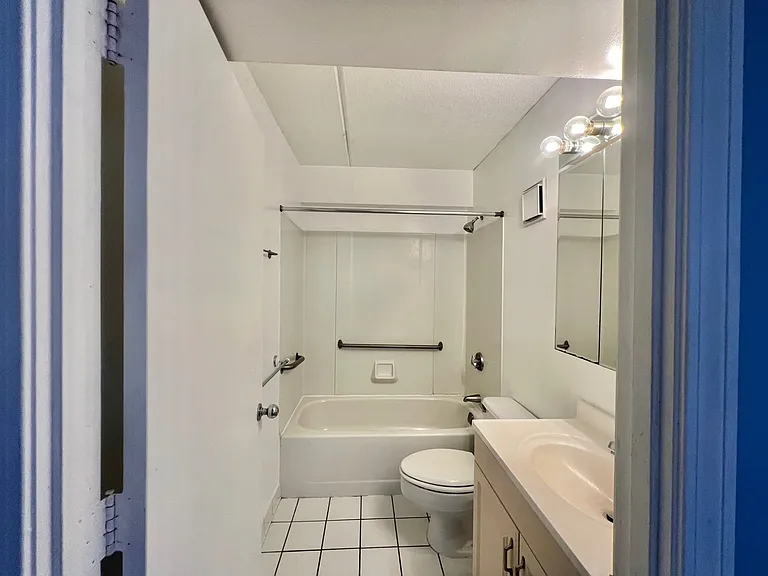 108 Peterborough St #4H — Photo 9