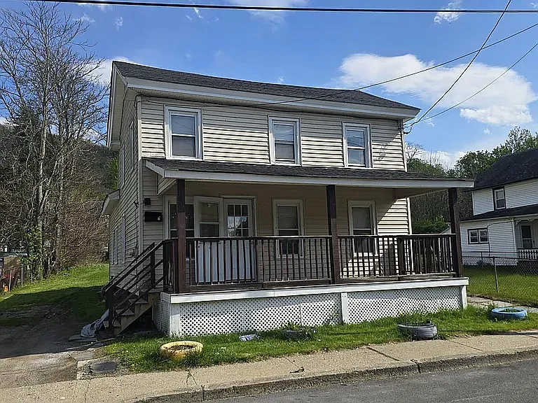 4 bed, $2,700 — Photo 4