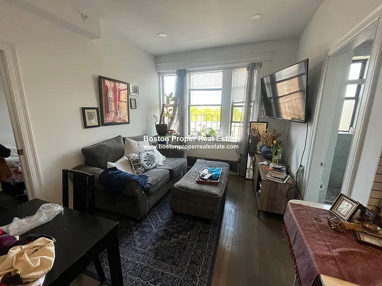 51 Queensberry St #2 — Photo 3