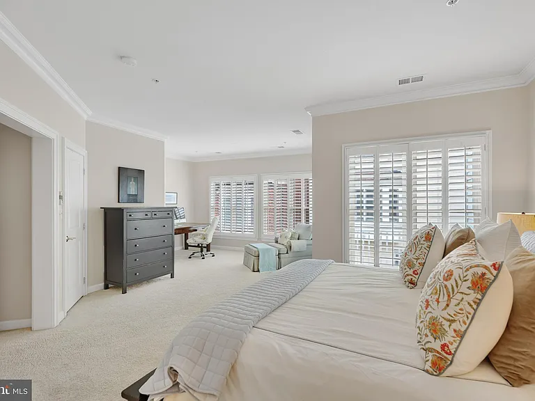 714 Bracey Ln — Photo 35