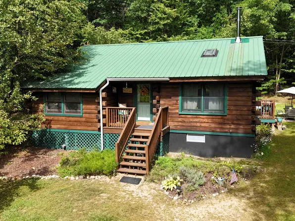 18 Oakwood Road, Farmington, NH 03835