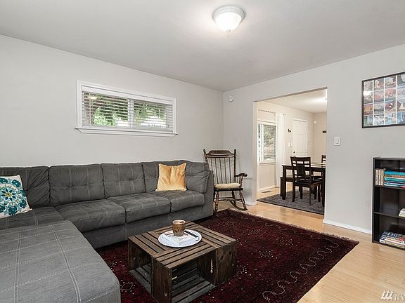 4th image of 2923 NE Alder St