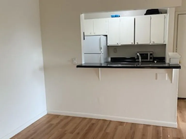 University Park Apartments near Cornell University — Photo 693
