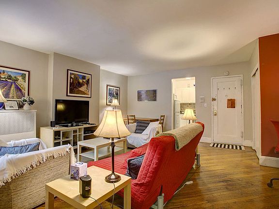 3rd image of 64 W 82nd St APT 1R