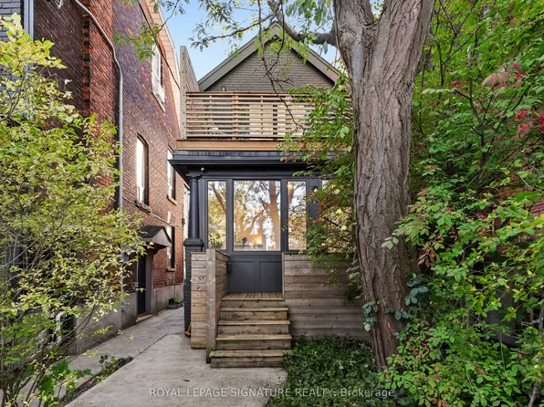 540 Crawford St, Toronto, ON M6G 3J8
