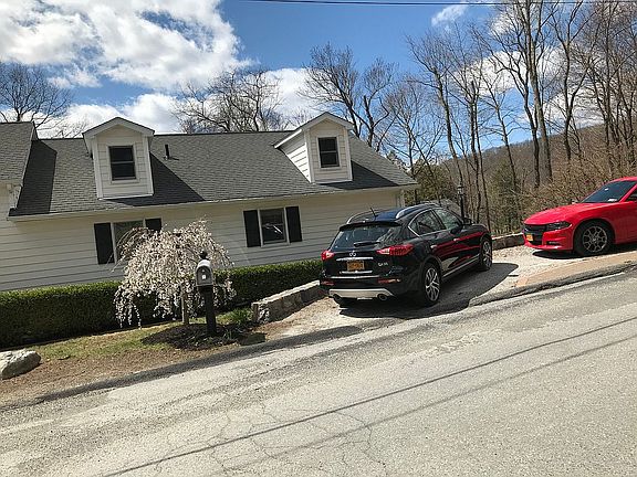 2nd image of 10 Lincoln Dr