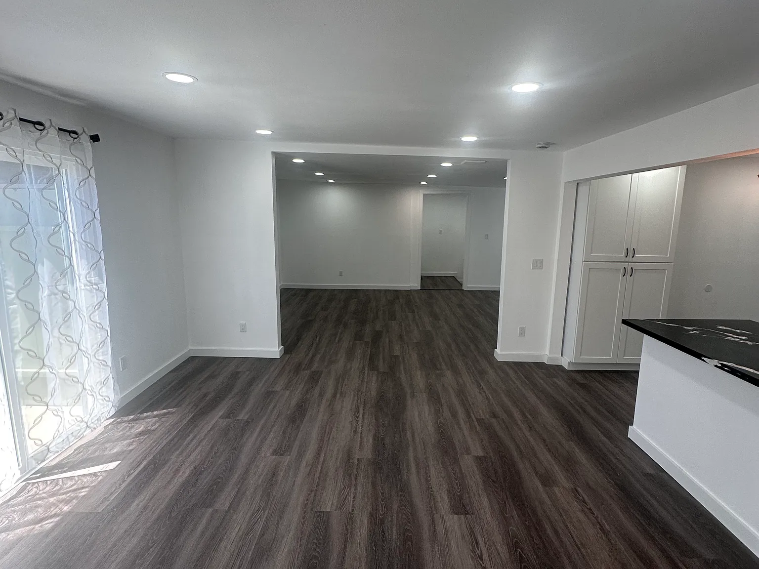 2 bed, 1060 sqft, $3,200 — Photo 3