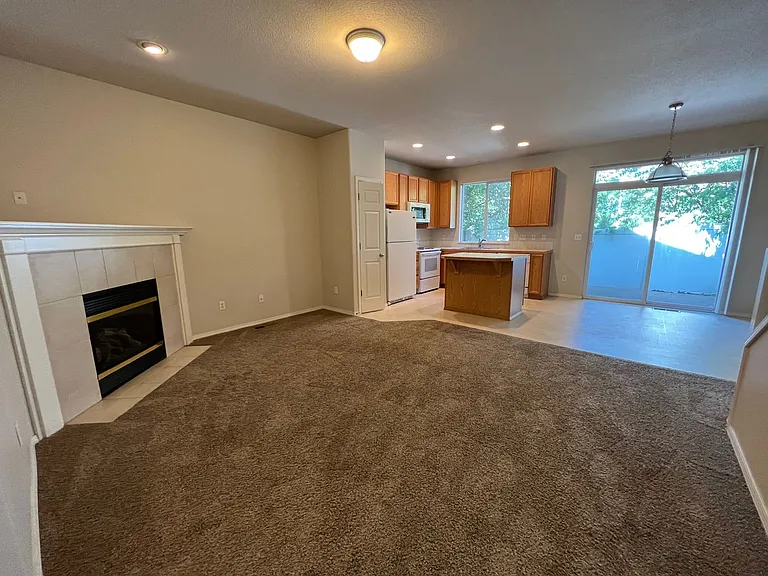 4353 SE Chelsea Ln — Photo 3