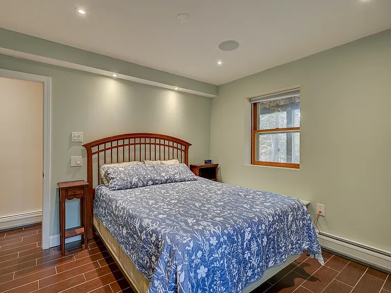 30 Middle Shore Dr — Photo 18