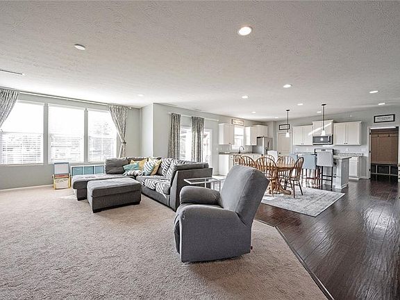 3rd image of 5573 Golden Aster Dr