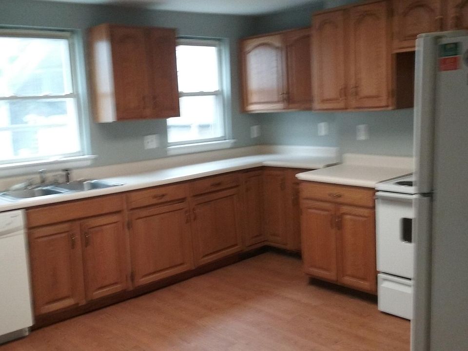 eat in kitchen with stove, refrigerator, dishwasher