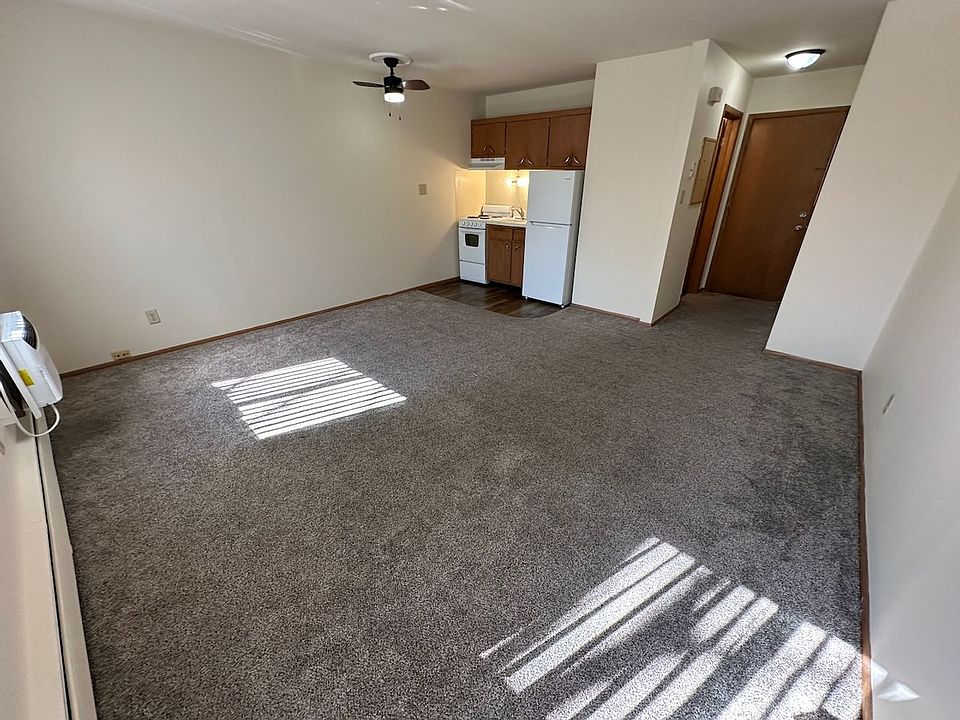 1st image of 202 E Rees St #03fb438dc