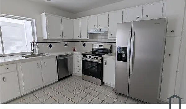 1 bed, 924 sqft, $1,700 — Photo 3