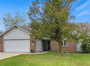 8217 Meadow Hills Dr, Fort Wayne, IN 46835
