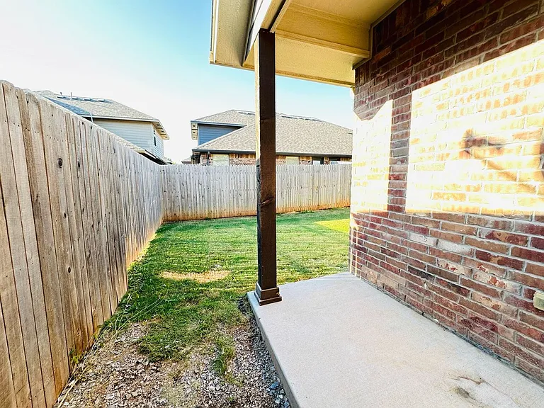 2116 Camino Del Plaza Ln — Photo 37