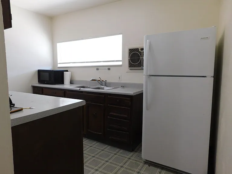140 Gunnison Ave — Photo 6