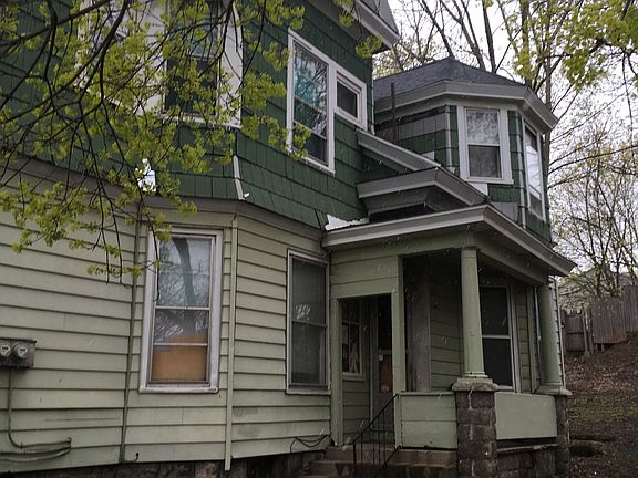 2nd image of 137 John St APT 3