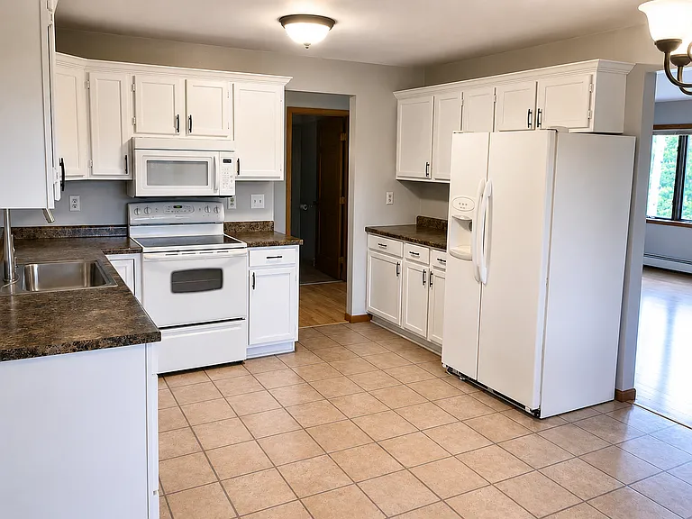 3320-22 Rosewood Dr — Photo 8