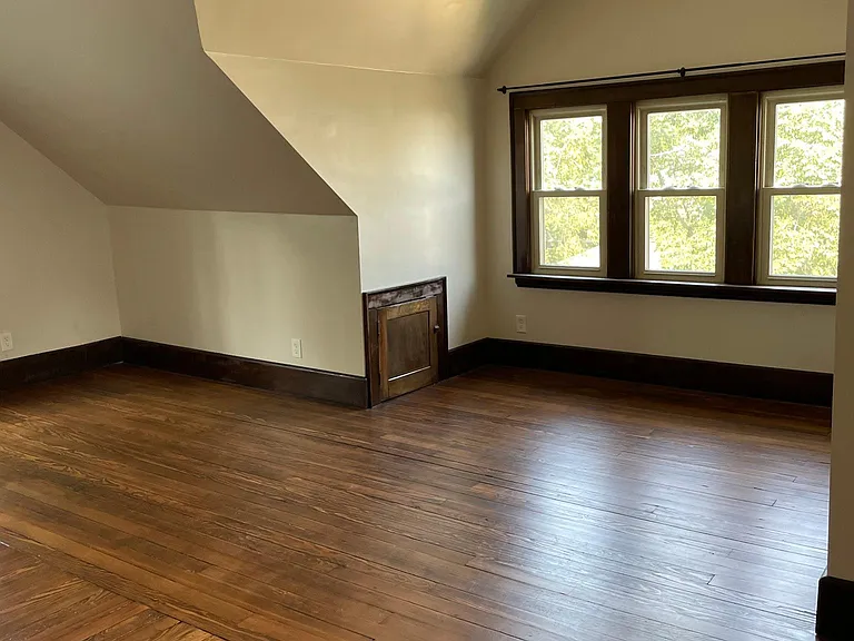 9807 Baltic Rd — Photo 12