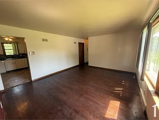 3 bed, 937 sqft, $1,450 — Photo 3