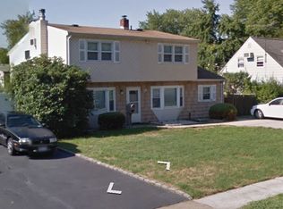26 Grove Ln, Levittown, NY 11756