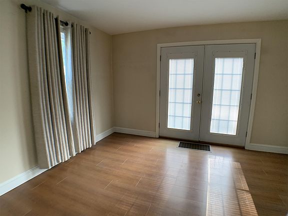 4th image of 24 Parker Ave