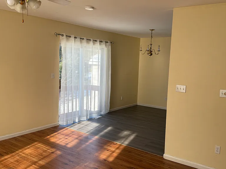319 Meadowlark Dr — Photo 3