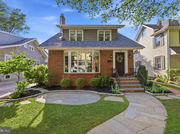 104 7th St, Riverton, NJ 08077