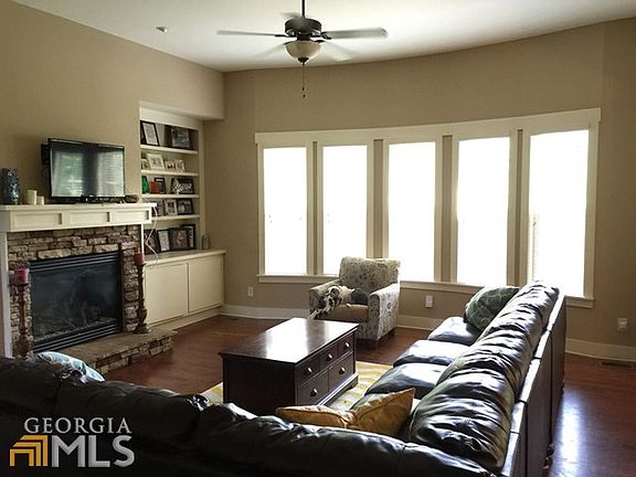 3rd image of 347 Yellowwood Dr
