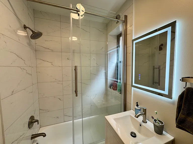 1643 W Cornelia Ave #1 — Photo 6