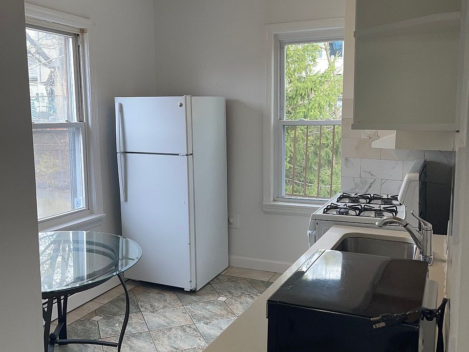 1st image of 101 Lake St APT 3R