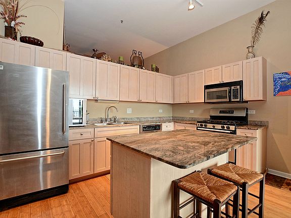 5th image of 1000 E 53rd St Unit 407S