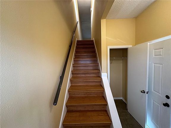 2nd image of 2425 Oxford Pl APT 169