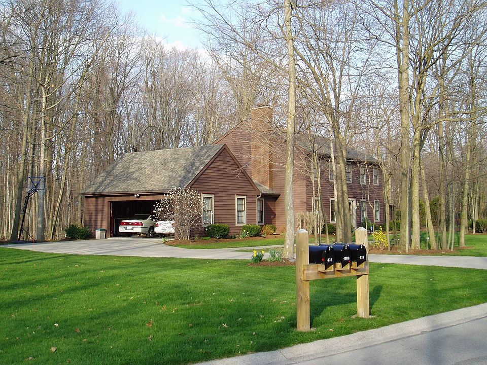 2nd image of 828 Rollingwood Ln